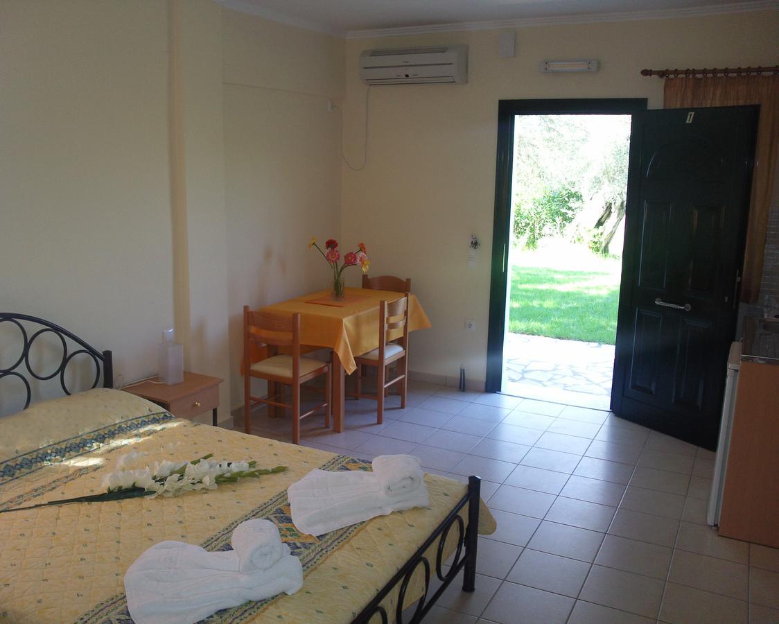 Studios Niki B Lefkada City Exterior photo