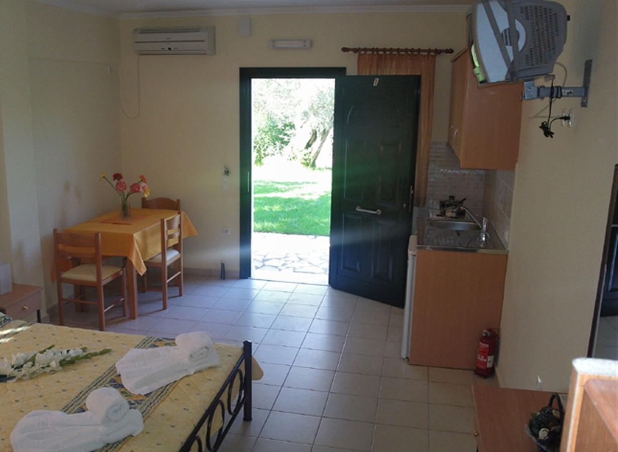 Studios Niki B Lefkada City Exterior photo